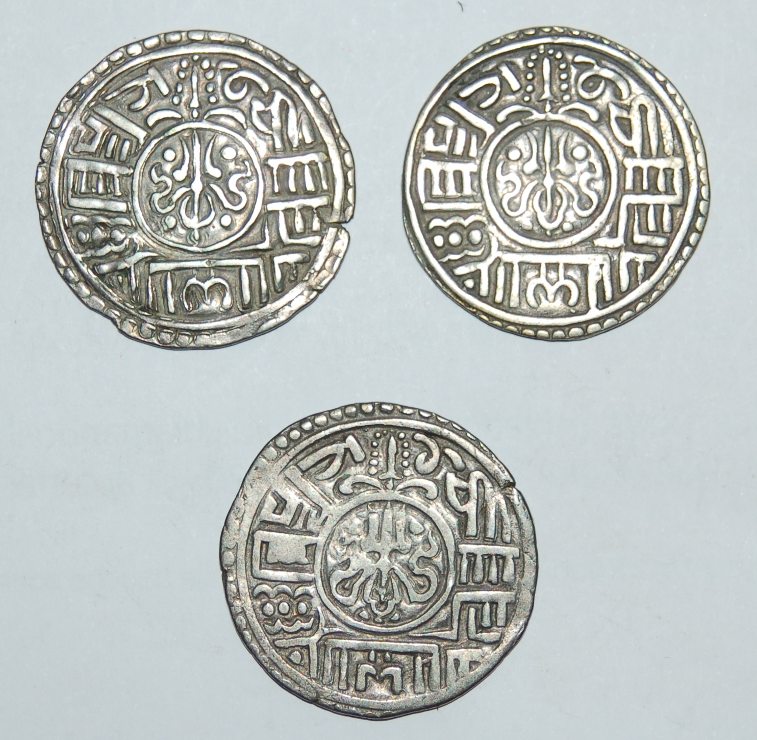 NEPAL SHAH DYNASTY SILVER MOHAR LOT (3 PIECES) - foto 1