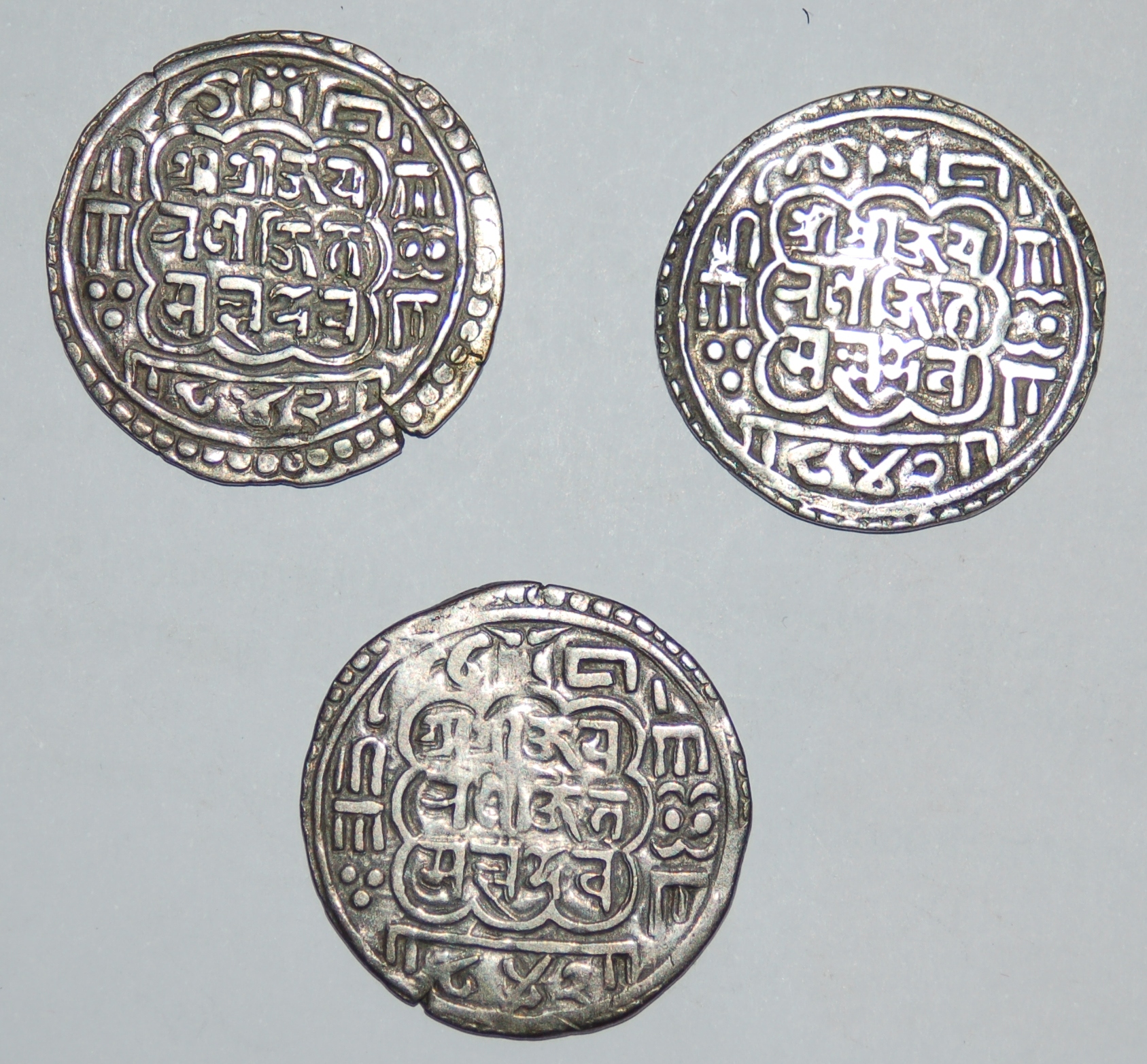 NEPAL SHAH DYNASTY SILVER MOHAR LOT (3 PIECES) - foto 2