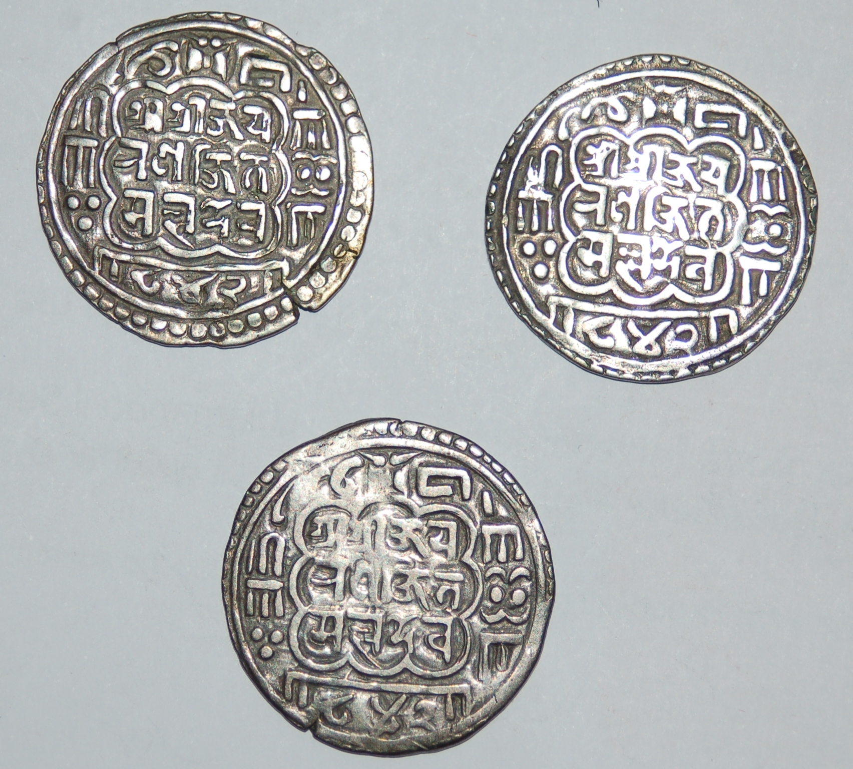 NEPAL SHAH DYNASTY SILVER MOHAR LOT (3 PIECES) - foto 3